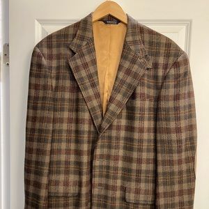 Mens sport coat. Tommy Hilfiger. Brown plaid. Elbow patches. 42R. Wool.